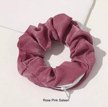 Load image into Gallery viewer, Stashie Scrunchies