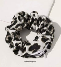Load image into Gallery viewer, Stashie Scrunchies
