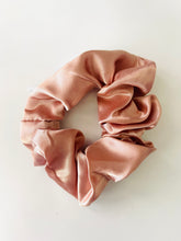 Load image into Gallery viewer, Stashie Scrunchies