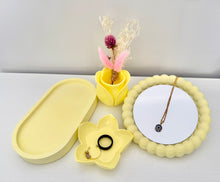 Load image into Gallery viewer, 4 Piece Vanity Set
